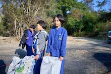 680608 สมุนพระรามเก็บเมล็ดพันธุ์ดอกไม้กินได้ที่สวน ไปขนดินปลูก 109.jpg