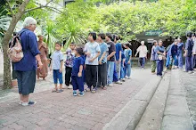 680703 เด็กสมุนพระรามนั่งรถไฟไปปฐมอโศก ร่วมงาน ๙๐ ปี ลุงจำลอง 38.jpeg