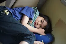 680703 เด็กสมุนพระรามนั่งรถไฟไปปฐมอโศก ร่วมงาน ๙๐ ปี ลุงจำลอง 45.jpeg