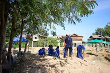 671207 สมุนพระรามทำสวนครอบครัวน่ารัก รดน้ำ เพราะกล้า ถมบ่อ 44.jpg