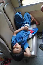 680703 เด็กสมุนพระรามนั่งรถไฟไปปฐมอโศก ร่วมงาน ๙๐ ปี ลุงจำลอง 72.jpeg