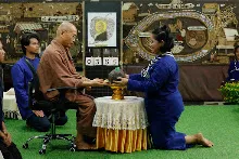 680411 พิธีรับกลด รุ่น กราบลาหลวงปู 12.jpeg