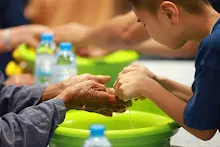 680416 รดน้ำดำหัว วันกตัญญูบูชาบรรพชน 18.JPG
