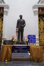 680705 เด็กสมุนพระรามตักบาตรที่ปฐมอโศก ร่วมงาน ๙๐ ปี ลุงจำลอง ไปพระปฐมเจดีย์เย็น 28.jpeg
