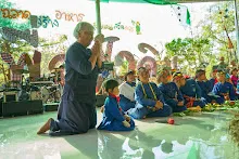 671230 สมุนพระรามแสดงร้องเพลง พิธีเปิดงานเพื่อฟ้าดิน คนมาดูงาน ทำ5ส ทำสวนบ่าย 183.jpg