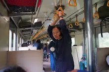 680703 เด็กสมุนพระรามนั่งรถไฟไปปฐมอโศก ร่วมงาน ๙๐ ปี ลุงจำลอง 155.jpeg