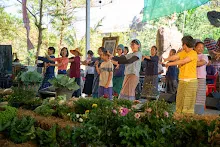 671230 สมุนพระรามแสดงร้องเพลง พิธีเปิดงานเพื่อฟ้าดิน คนมาดูงาน ทำ5ส ทำสวนบ่าย 248.jpg