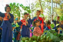671230 สมุนพระรามแสดงร้องเพลง พิธีเปิดงานเพื่อฟ้าดิน คนมาดูงาน ทำ5ส ทำสวนบ่าย 145.jpg