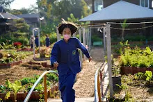 680117 สมุนพระรามปรับปรุงสวน ทาสีเสาป้ายสวนครอบครัวน่ารัก 21.jpg