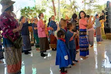 671230 สมุนพระรามแสดงร้องเพลง พิธีเปิดงานเพื่อฟ้าดิน คนมาดูงาน ทำ5ส ทำสวนบ่าย 260.jpg
