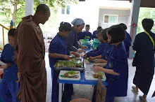 680609 เด็กสมุนพระราม ทำสลัดโรลขึ้นศาลาฉัน 57.JPG