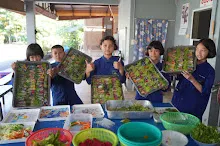 680609 เด็กสมุนพระราม ทำสลัดโรลขึ้นศาลาฉัน 70.JPG