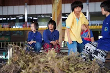 671013 สมุนพระรามปิดเทอม ช่วยขนเศษต้นถั่ว อาคารบวร