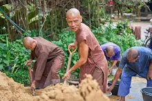 671025 พิธีตอกเสาเข็มแรก สถูปบูชาพ่อครู79.jpg