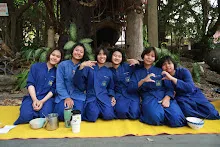 680314 ตักบาตรวันเลี้ยงส่งม.3 ม.6  22.JPG