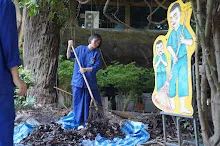 680602 สมุนพระราม และ สสธ.ขนทรายและปรับพื้นที่หน้าเฮือนศูนย์สูญ 78.JPG
