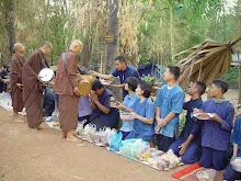 พท+สมณะบิณฑ์ที่งานชุมนุม (66).JPG