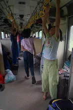 680703 เด็กสมุนพระรามนั่งรถไฟไปปฐมอโศก ร่วมงาน ๙๐ ปี ลุงจำลอง 177.jpeg