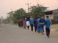 พท+สมณะบิณฑ์ที่งานชุมนุม (80).JPG