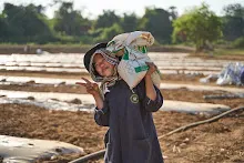 670120 สมุนพระรามเรียน ปวช ช่วยสะสางผักตบจากบุ่ง สสษ.ใส่ปุ๋ยแปลงแตงโมริมมูล 66.jpeg
