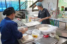 680716 ภาพทำขนมปัง ฐานงานแม่สะอาด Mothers Vegan Bakery 504.JPG