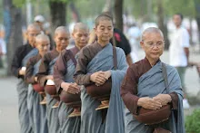 พท+สมณะบิณฑ์ที่งานชุมนุม (8).JPG