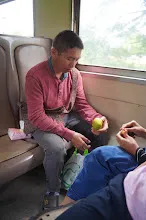 680703 เด็กสมุนพระรามนั่งรถไฟไปปฐมอโศก ร่วมงาน ๙๐ ปี ลุงจำลอง 30.jpeg
