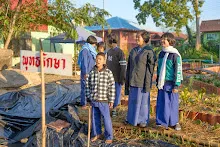 671221 เช้าสมุนพระรามดูแลสวน และขนหินทำน้ำตก บ่ายเล่นเกมกับครูโหน่ง 59.jpg
