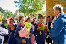 671230 สมุนพระรามแสดงร้องเพลง พิธีเปิดงานเพื่อฟ้าดิน คนมาดูงาน ทำ5ส ทำสวนบ่าย 114.jpg