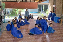 671214 สมุนพระราม เล่นเกมเดินโชว์ ขนหินทำน้ำตก 2.jpg
