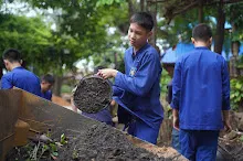 680602 สมุนพระราม และ สสธ.ขนทรายและปรับพื้นที่หน้าเฮือนศูนย์สูญ 70.JPG