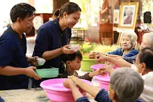 680416 รดน้ำดำหัว วันกตัญญูบูชาบรรพชน 53.JPG