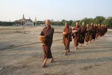 พท+สมณะบิณฑ์ที่งานชุมนุม (108).JPG