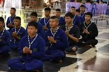 680519 พิธีรับชุดนักเรียนสัมมาสิกขาราชธานีอโศก ม.1 ม.4  39.JPG