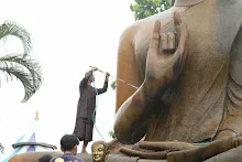 680511 ภาพโฮมแฮงขัดนำตกองค์พระพุทธธาในวันวิสาขฯ 17.jpeg