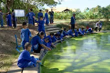 671228 สมุนพระรามเข้าค่าย เรียนการปรับปรุงพันธุ์พุทธรักษา เล่นเกมกินวิบาก พาทัวร์รถราง 314.jpg
