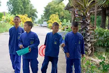 671124 สมุนพระราม ทำสลัดโรลแจก ที่โรงครัวกลาง 15.jpg