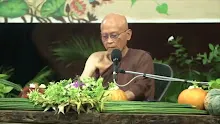 สื่อธรรมะพ่อครู ตอน นั่งหลับตาปฏิบัติไม่ใช่ทางปฏิบัติของศาสนาพุทธ-_.mp4