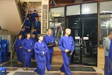 680519 พิธีรับชุดนักเรียนสัมมาสิกขาราชธานีอโศก ม.1 ม.4  95.JPG