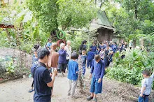 680703 เด็กสมุนพระรามนั่งรถไฟไปปฐมอโศก ร่วมงาน ๙๐ ปี ลุงจำลอง 107.jpeg