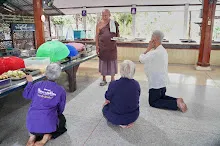 680703 เด็กสมุนพระรามนั่งรถไฟไปปฐมอโศก ร่วมงาน ๙๐ ปี ลุงจำลอง 10.jpeg