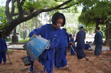 680602 สมุนพระราม และ สสธ.ขนทรายและปรับพื้นที่หน้าเฮือนศูนย์สูญ 102.JPG