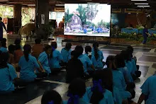 680528 อบรมนักเรียน รร.ขวาวใหญ่วิทยา ชมคลิปชีวิตร่ำให้ คลิปแนะนำชุมชน 56.JPG