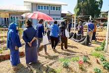671230 สมุนพระรามแสดงร้องเพลง พิธีเปิดงานเพื่อฟ้าดิน คนมาดูงาน ทำ5ส ทำสวนบ่าย 229.jpg