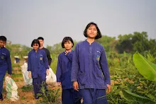 680303 วันบวร เก็บมะเขือ ที่สวนลานกราบ นร.ม.3 ม.ปลาย ชาวชุมชน 19.jpg