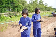 680714 สมุนพระรามร่วมงานวันบวร ถอนหญ้าสวนกตัญญูแผ่นดิน 34.JPG