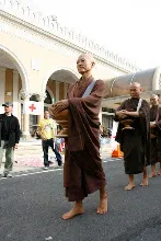 พท+สมณะบิณฑ์ที่งานชุมนุม (44).JPG