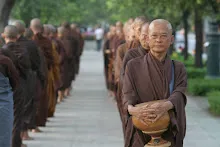พท+สมณะบิณฑ์ที่งานชุมนุม (17).JPG
