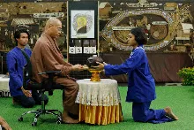 680411 พิธีรับกลด รุ่น กราบลาหลวงปู 47.jpeg