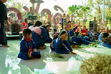 671230 สมุนพระรามแสดงร้องเพลง พิธีเปิดงานเพื่อฟ้าดิน คนมาดูงาน ทำ5ส ทำสวนบ่าย 170.jpg